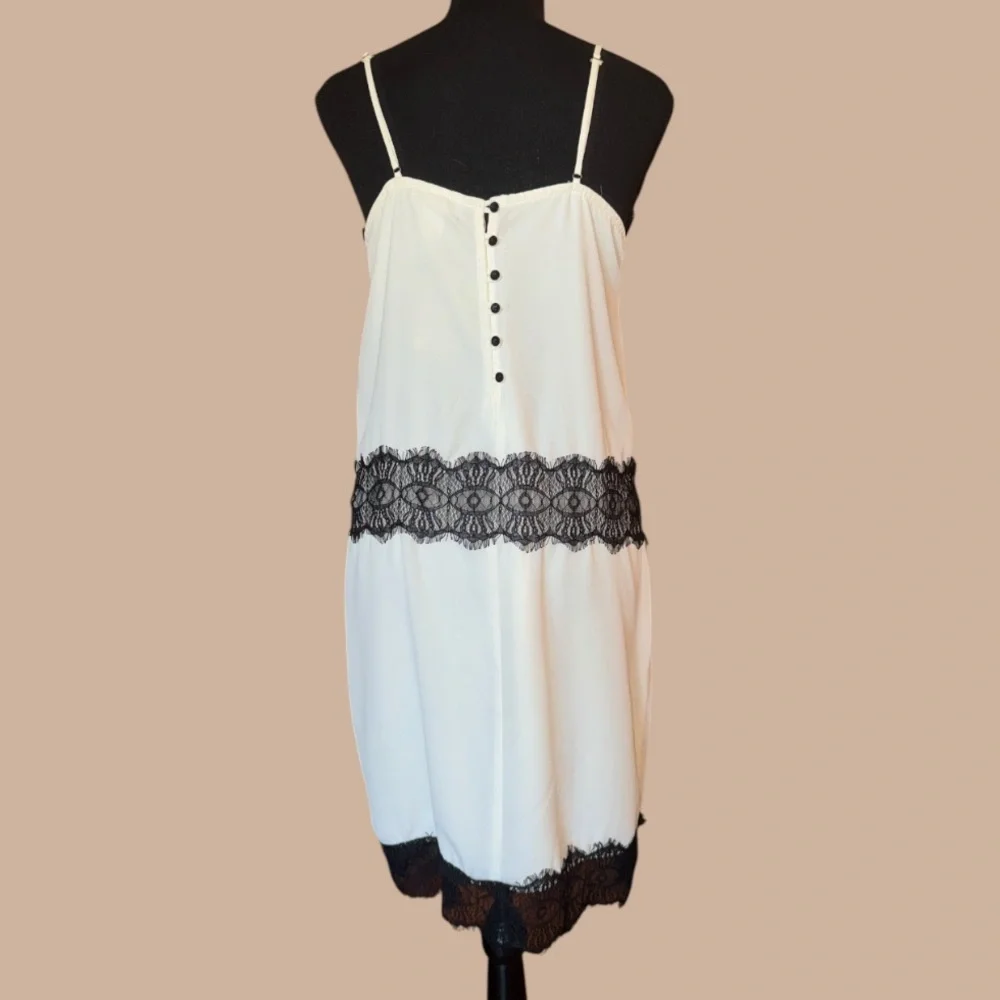 CAD NEW White Ivory With‎ Black Lace Trim Women’s Dress Size Small NWT
